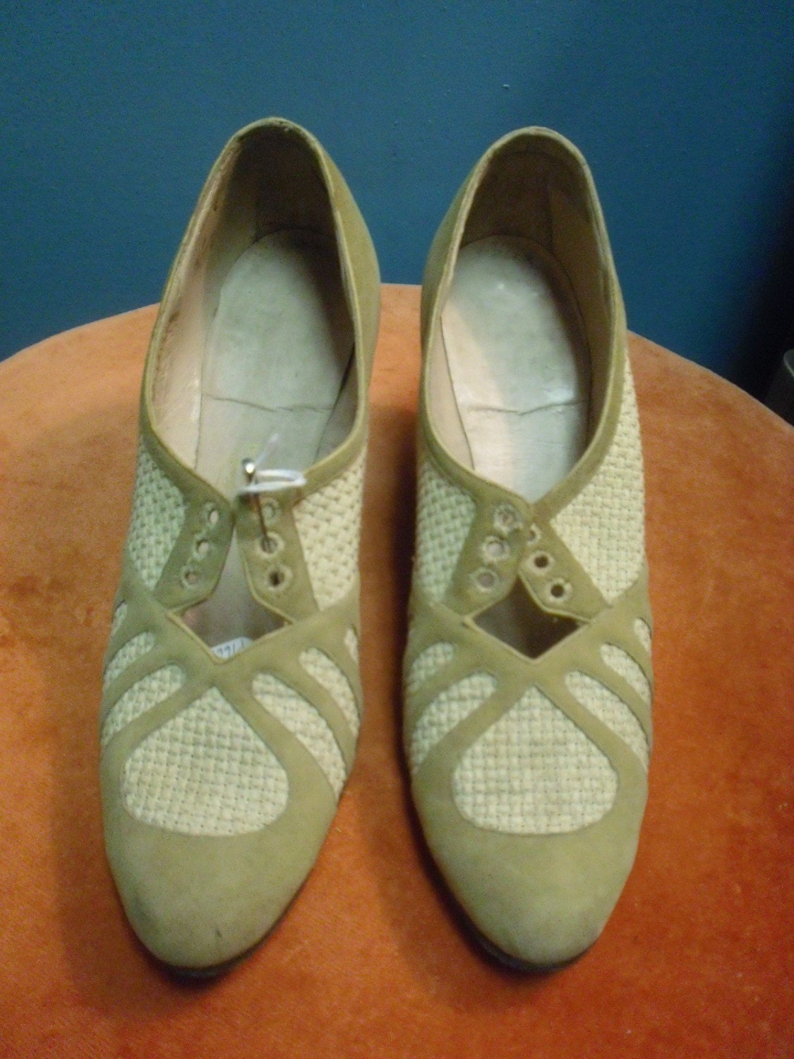 Sharp 1940s Vintage Sport Walking Tie Shoe in Tan Suede and Mesh  9 and one half inch inside measurement