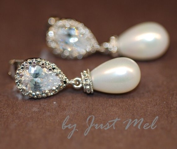 Cubic Zirconia Teardrop Earring with White Briolette Pearl (E193)