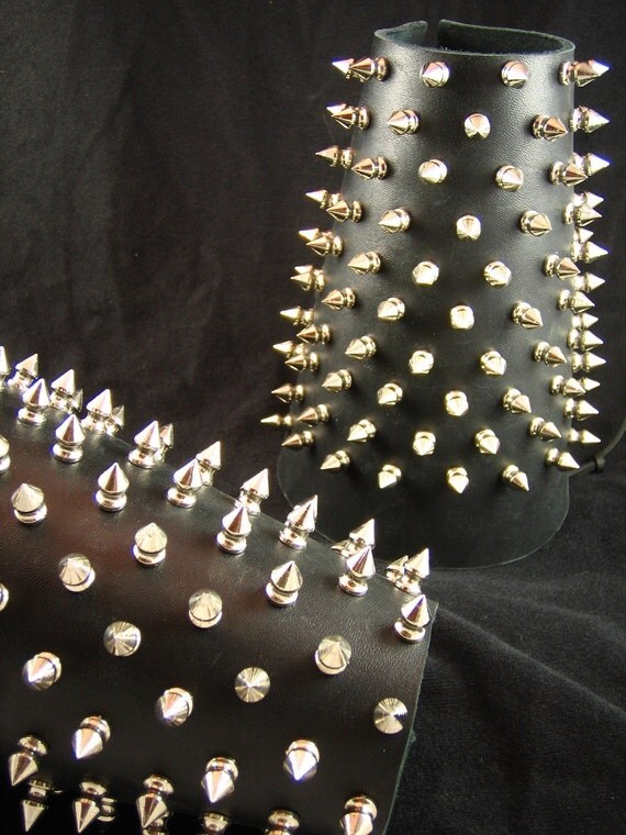Super Spiky Arm Guard