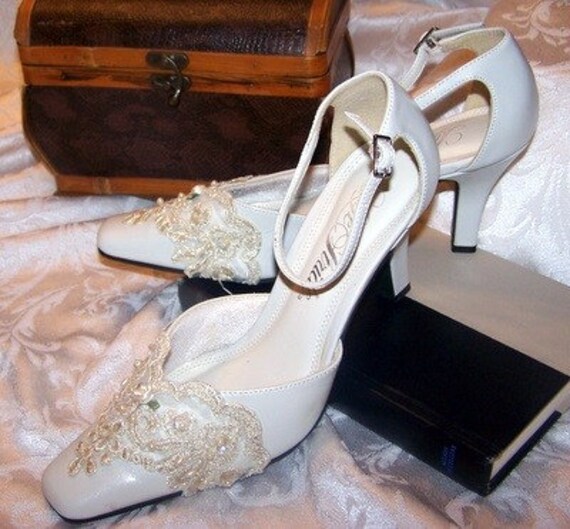 Ivory Lace Wedding Shoes on Ivory Lace And Beaded Hand Embellished Bridal Shoes