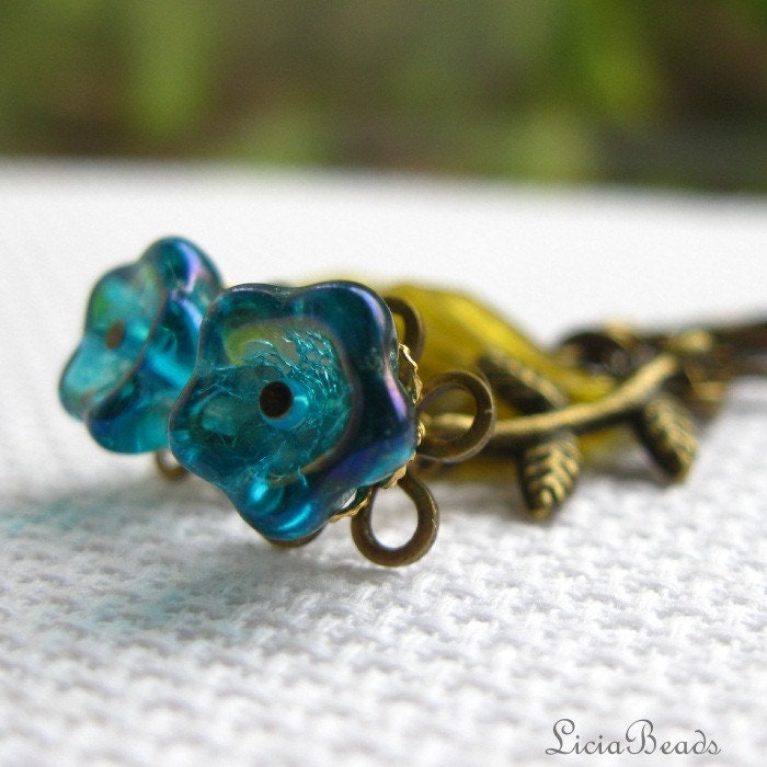 Sweet Pea - vintage style floral earrings