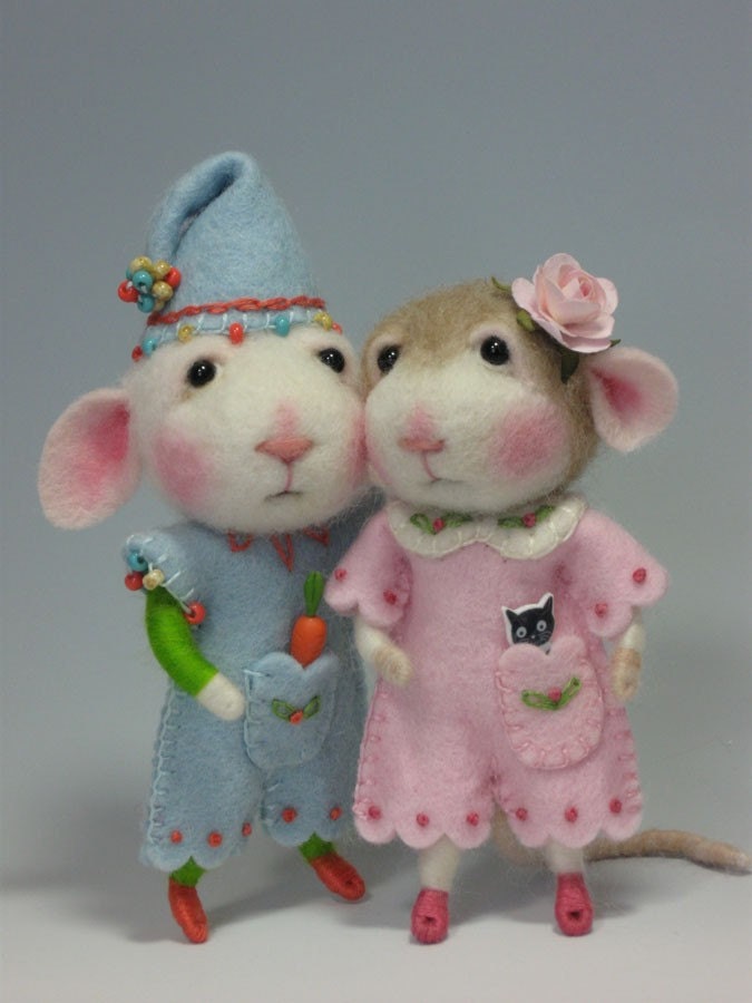 Dressed Mouse/Bunny Class  Needle Felting Class to create BOTH the Bunny and Mouse By Barby Anderson (Kit Available and sold separately)