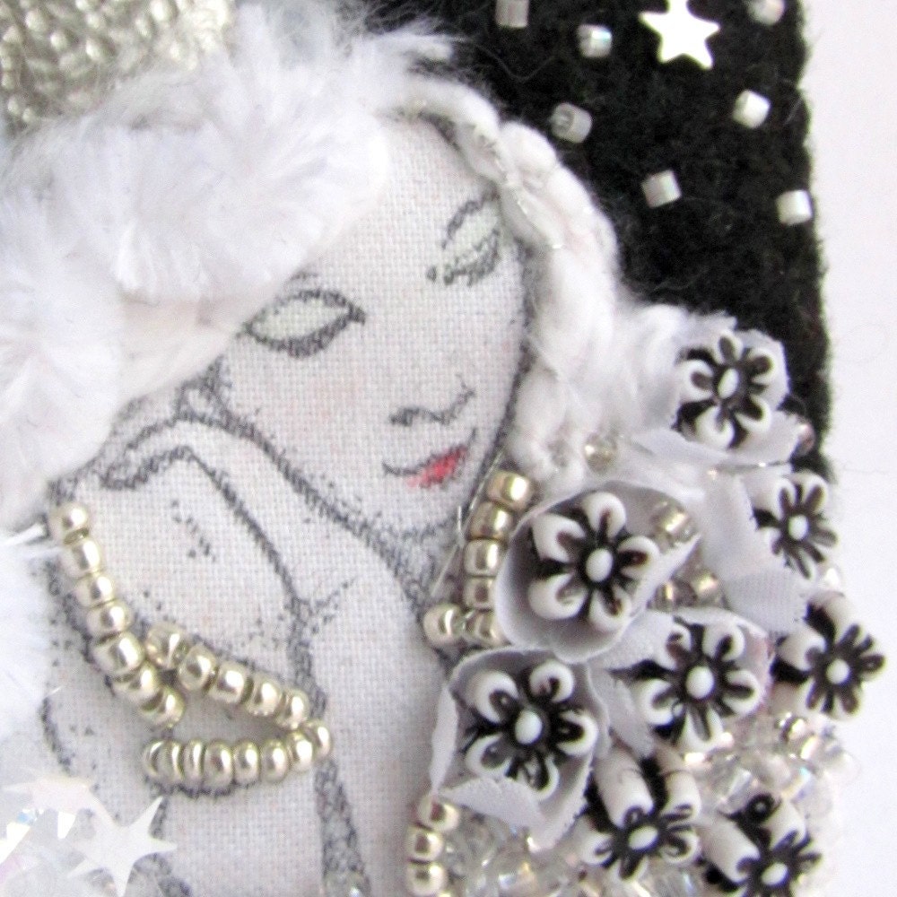 White Queen - Fiber Charm for Necklace or Brooch