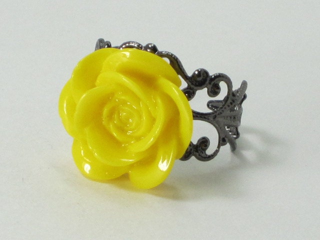 Vintage Inspired Lucite Flower Ring on Filigree Adjustable Band