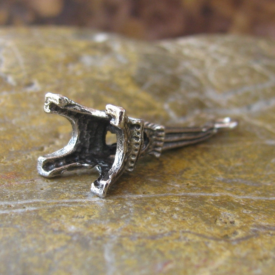 6 Antique Silver Eiffel Tower Charm Jewelry Finding 634