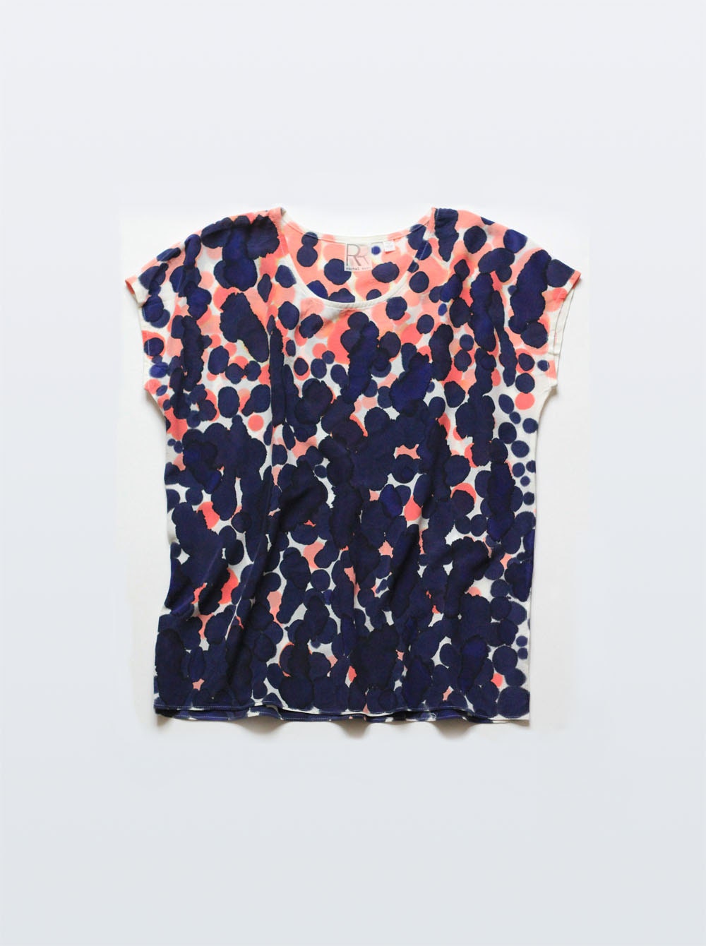 Silk Tee Scatter Dot in Coral & Raven Blue
