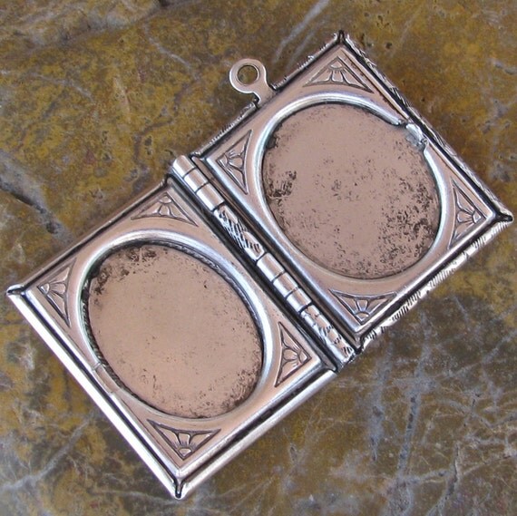 1 Antique Silver Book Locket Oval Setting 18x13 insert setting 1181