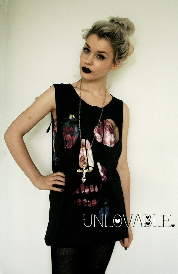 Skull cut out distressed tshirt vest.