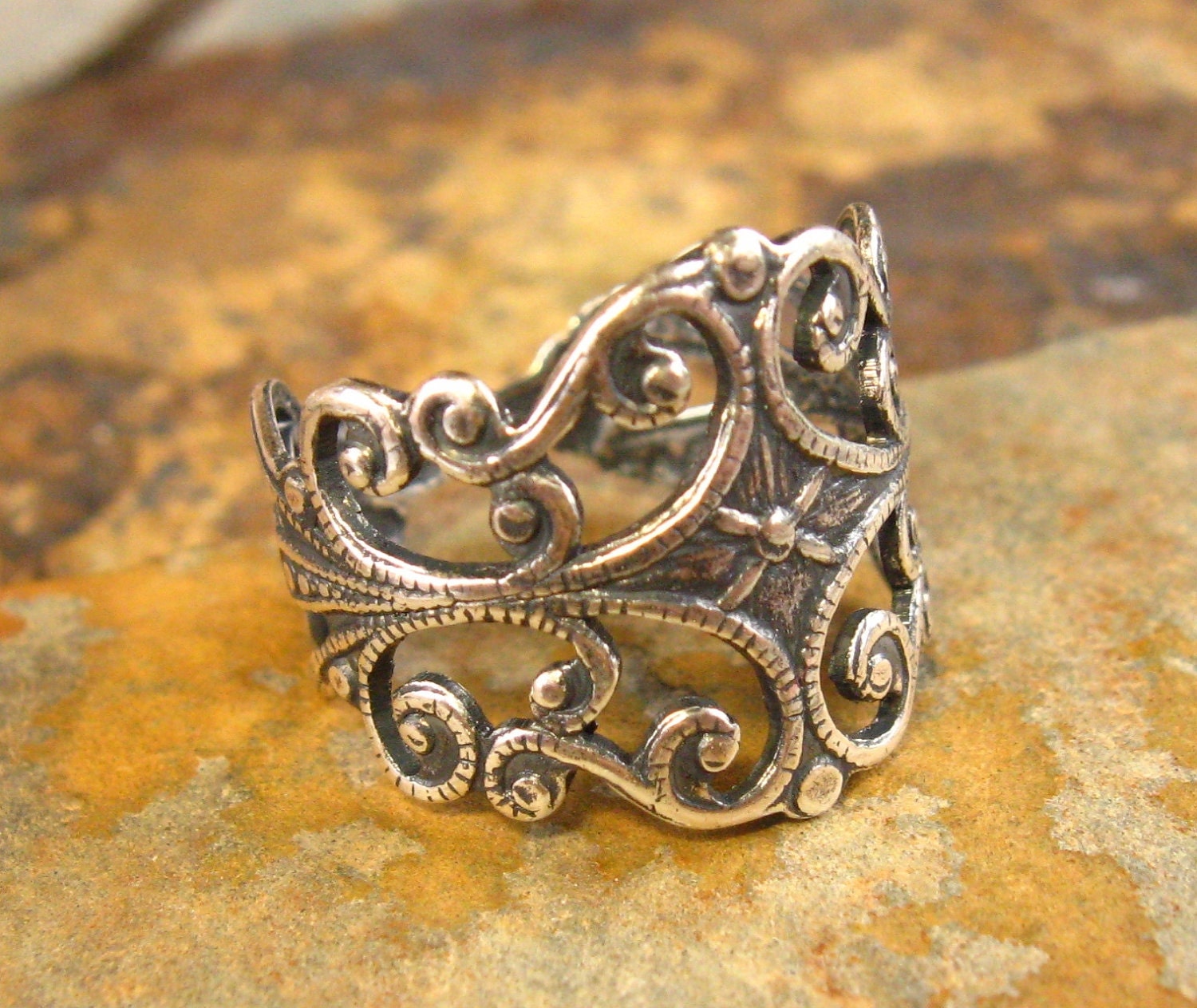 LOW SHIPPING 1 Antique Silver Filigree Finger Ring  -  Trinity Brass