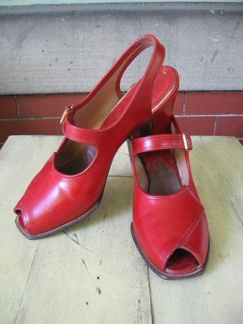 Rare 1940s WW11 RED Pin Up Leather Peep Toe Cuban Heels Shoes  size 8.5 -9