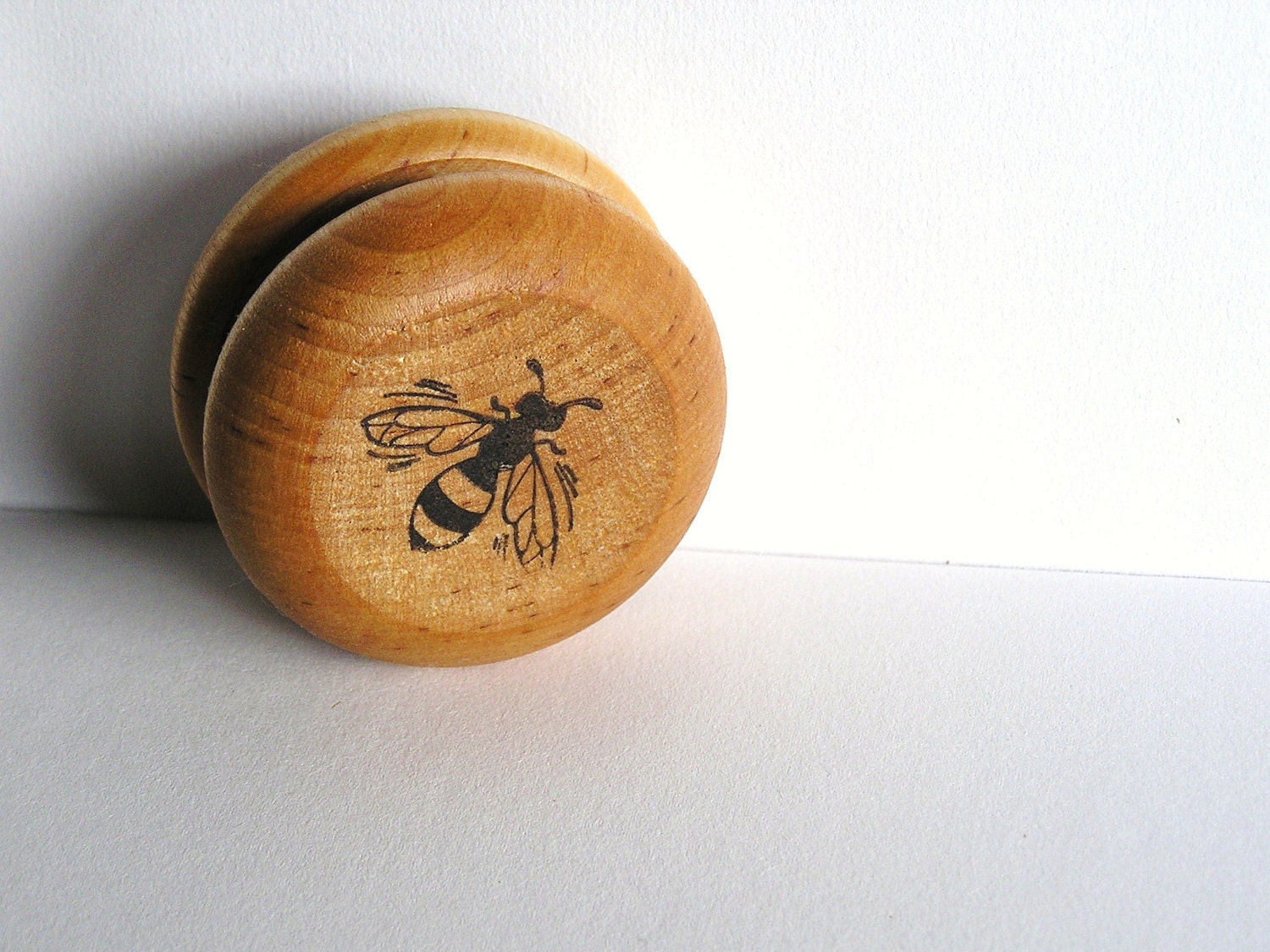 Natural Wood Toy - Honey Bee- YO-YO- applenamos