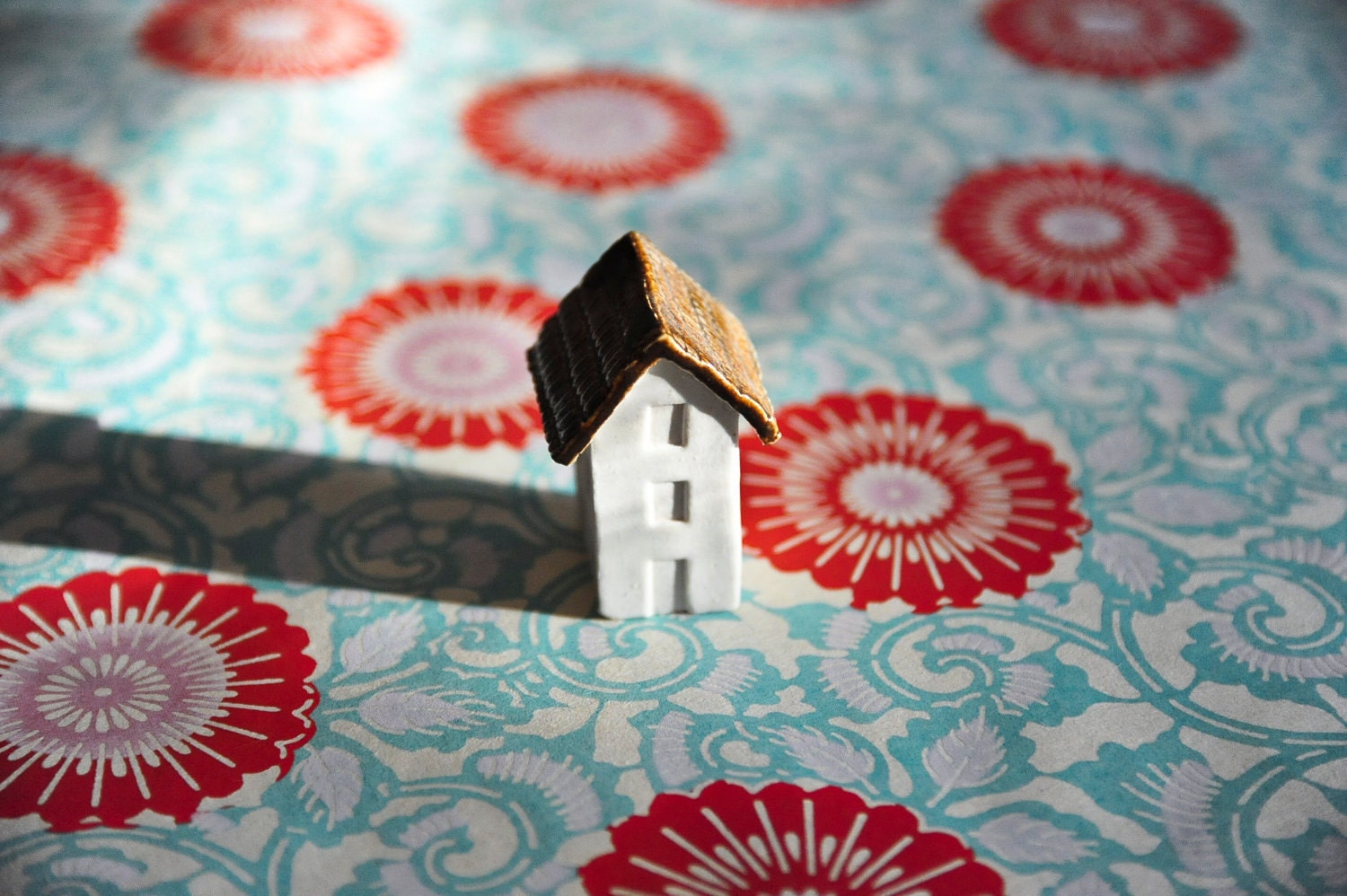 Tiny Porcelain Clay House- shoda
