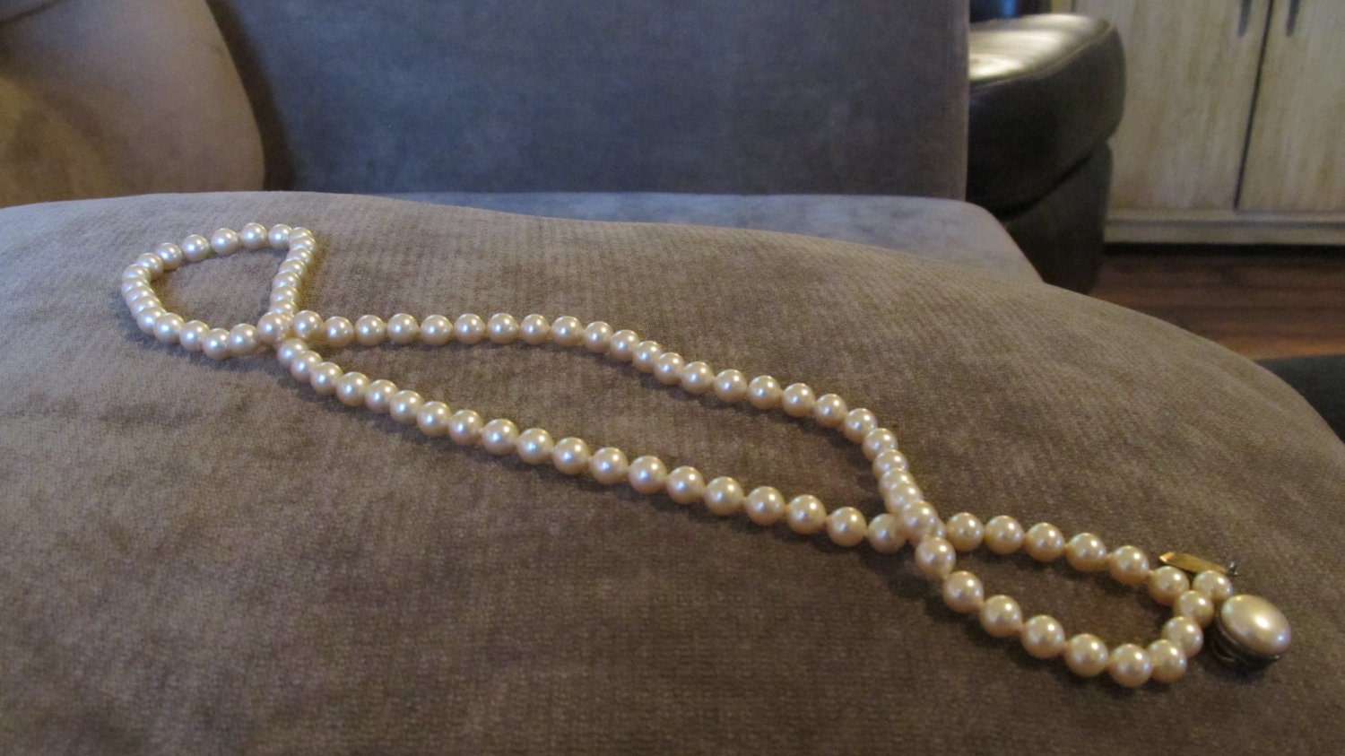 Pearl Necklace 12"  Lovely Vintage Beautifly Aged Faux Strand