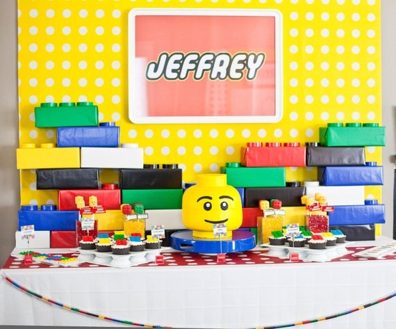 MODERNO Partido LEGO inspirado cumpleaños - Personalizado - Ingresar Nombre para imprimir