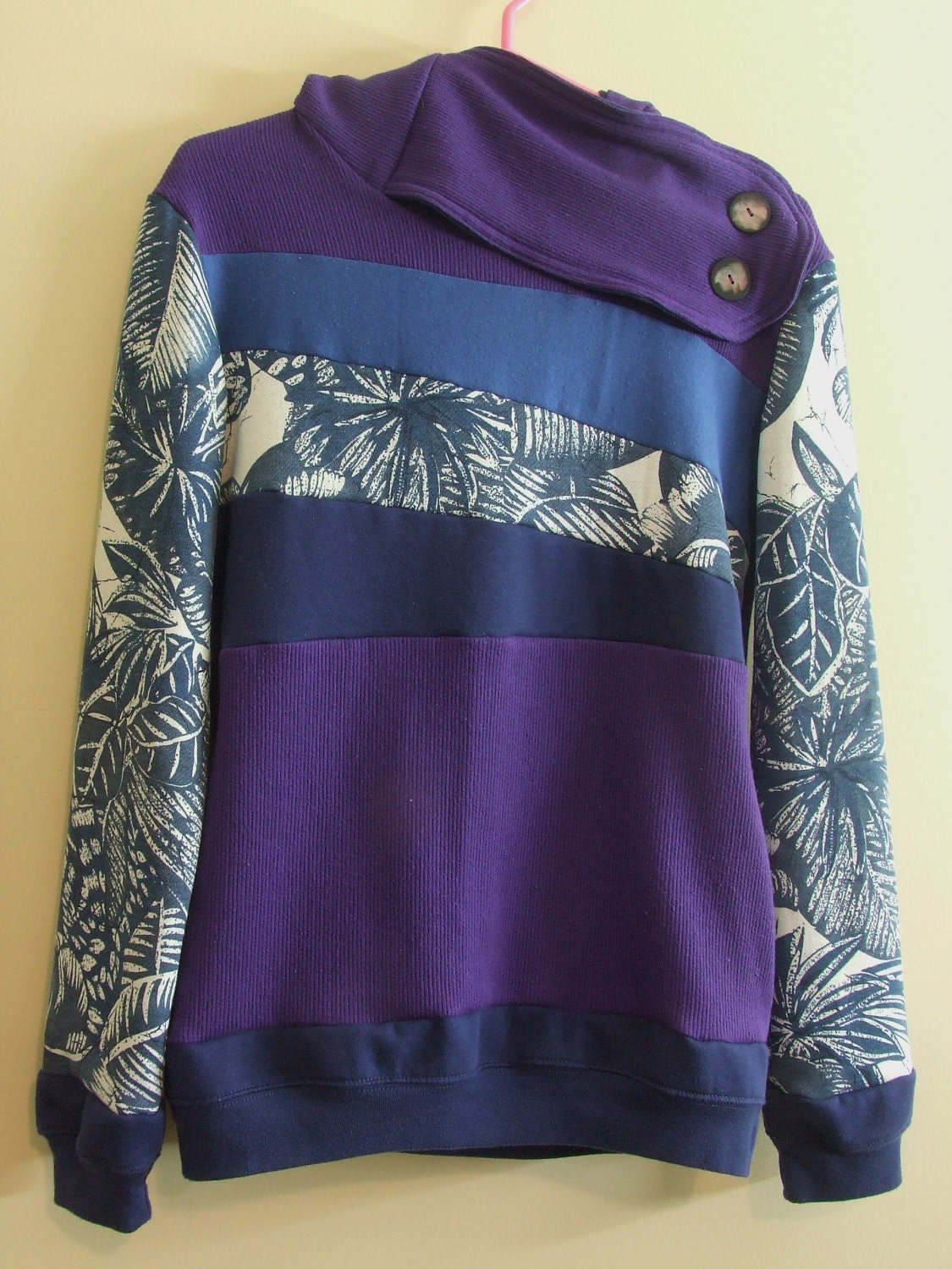 Beach Party - Hoodie