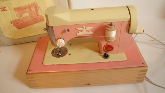 Vintage CASIGE Toy Sewing Machine Pink Works