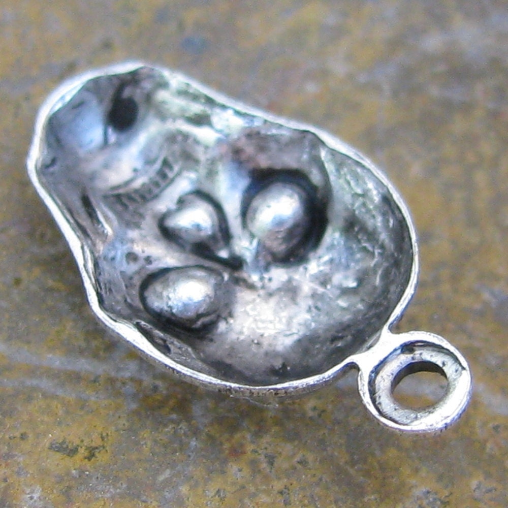 12 Antique silver Skull Brass Charm 1300