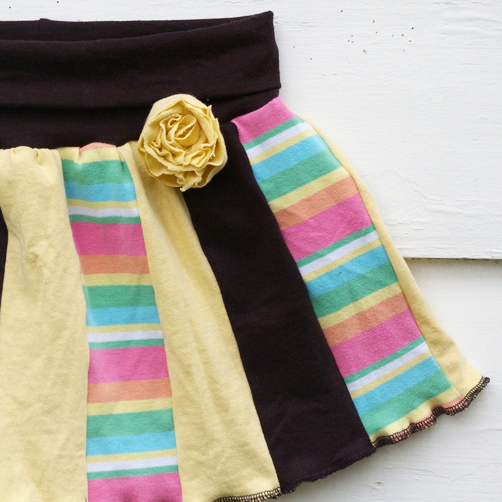BTRT :: Recycled Tshirt Skirt : 'Ring Around the Rosy' w/ Detachable Rose Pin (Lollipop, size 5T 6T)