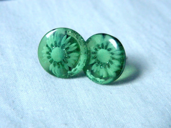Platic button earrings green color