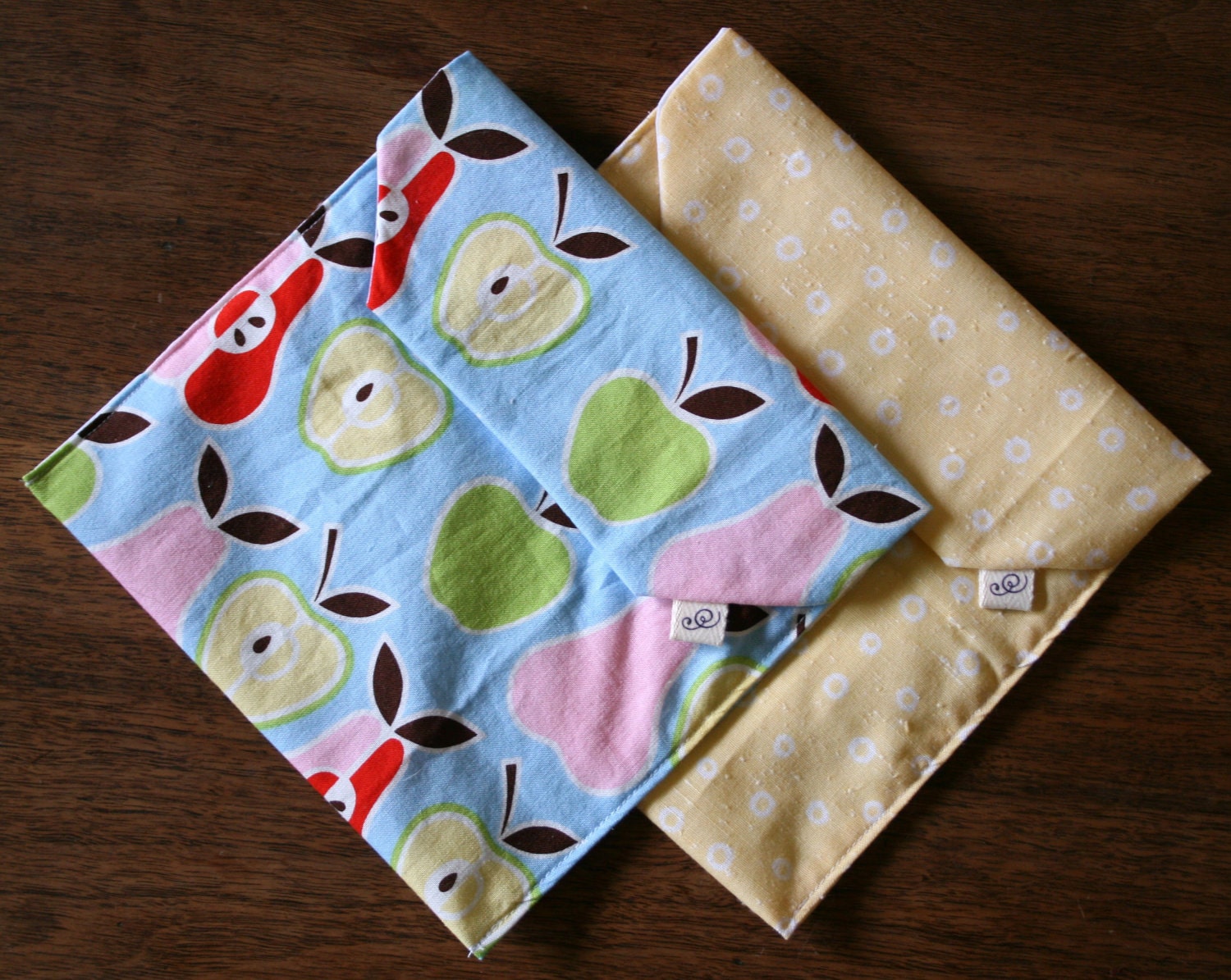 pair of reusable, lined sandwich bags in fruits & yellow