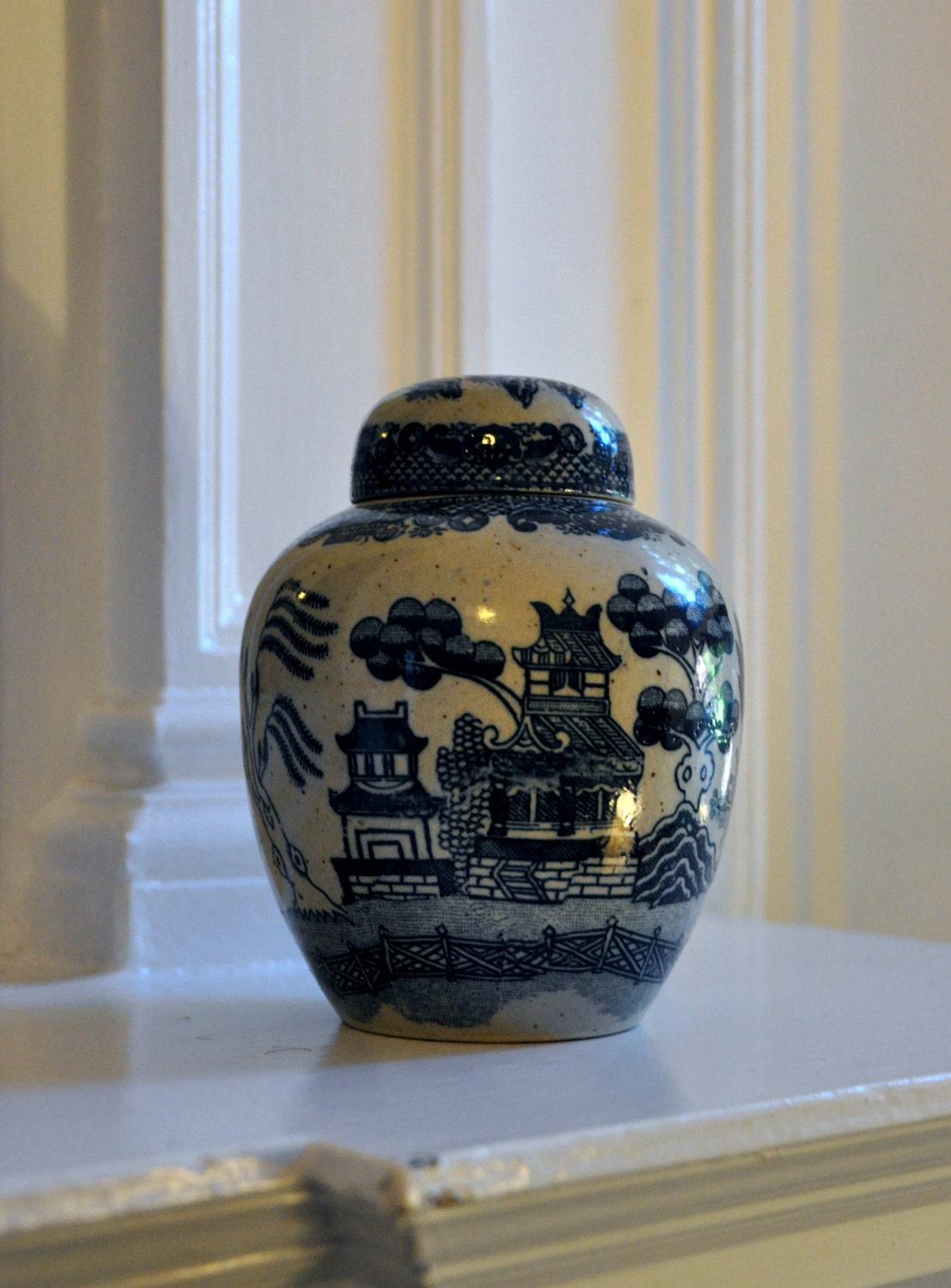 Small Chinoiserie Willow Pattern Blue and White Ginger Jar