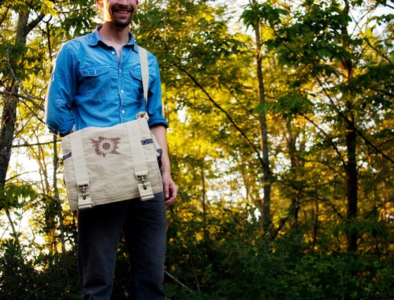 B15 Pilot Messenger bag with Original Bronze gear image