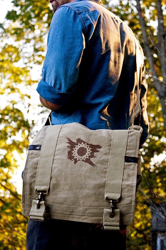 B15 Pilot Messenger bag with Original Bronze gear image