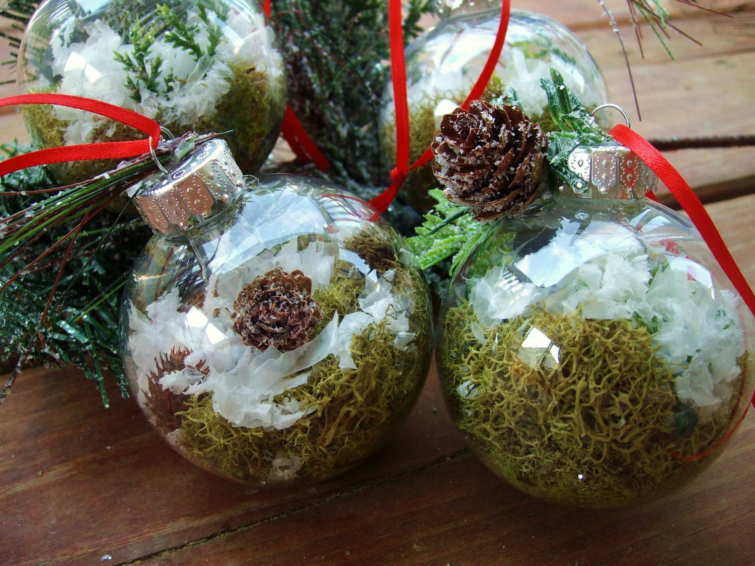 Terrarium Christmas Ornament Handmade - Moss Nature Terrarium in a Clear Ball, Woodland Snow Globe - Single