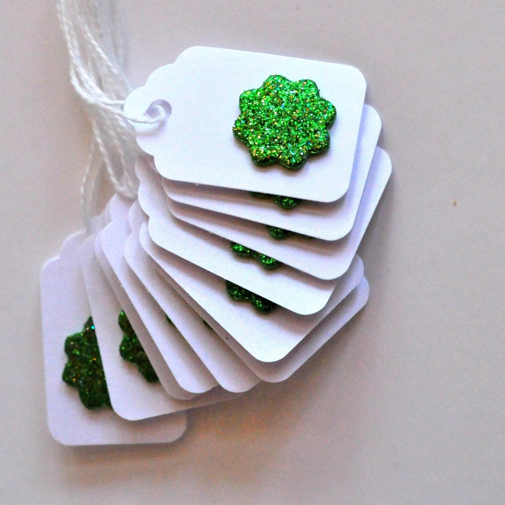 12 Green Glitter Sunburst Mini Tags Threaded White