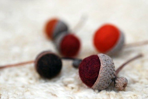 Autumn Acorns & Beeswax Walnut Votive