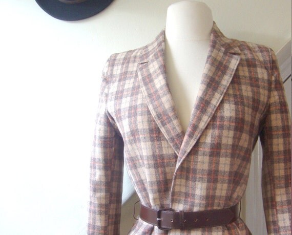 autumnal light brown plaid tailored blazer with original chocolate brown belt / 1970s / s