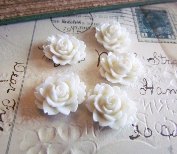 5pcs Resin Flower Cabachons in White (Emily Collection) 18x14mm - Ships IMMEDIATELY from California - C08W