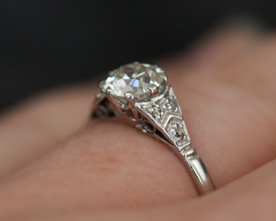 Your Guide to Antique Wedding Rings