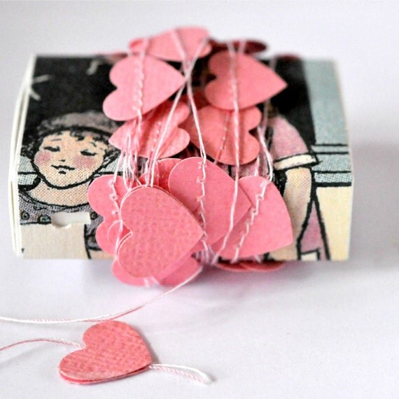 Tiny Paper Garland in a Box Hearts Pink
