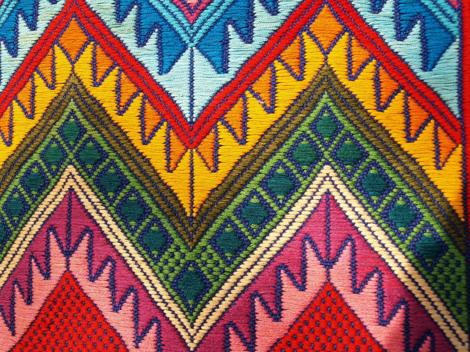 VINTAGE GEOMETRIC ART // Fiber Art Wall hanging // Vintage Geometric Decor // Chevron Textile Art /// Vintage Seventies Geometric ///
