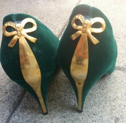 green velvet heels with gold bows on back