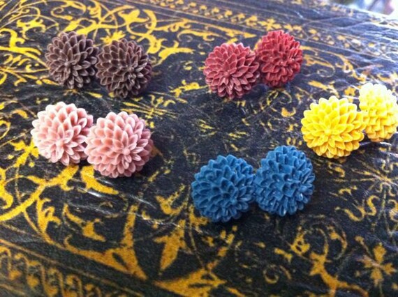 Autumn Chrysanthemum Earrings (pumpkin latte)