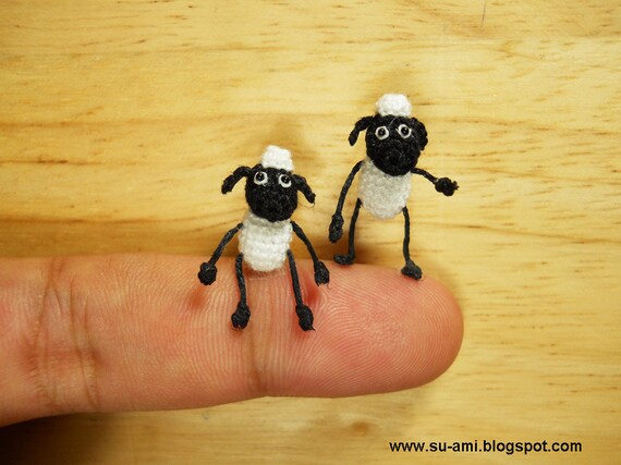 Двухместный Смешные Sheep - Micro вязания Миниатюрные овец - Набор две симпатичных овец - Сделано на заказ