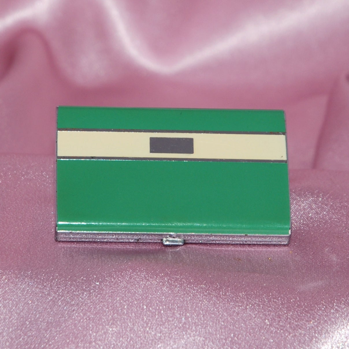 Compact - Bourjois - green and cream enamel on chrome