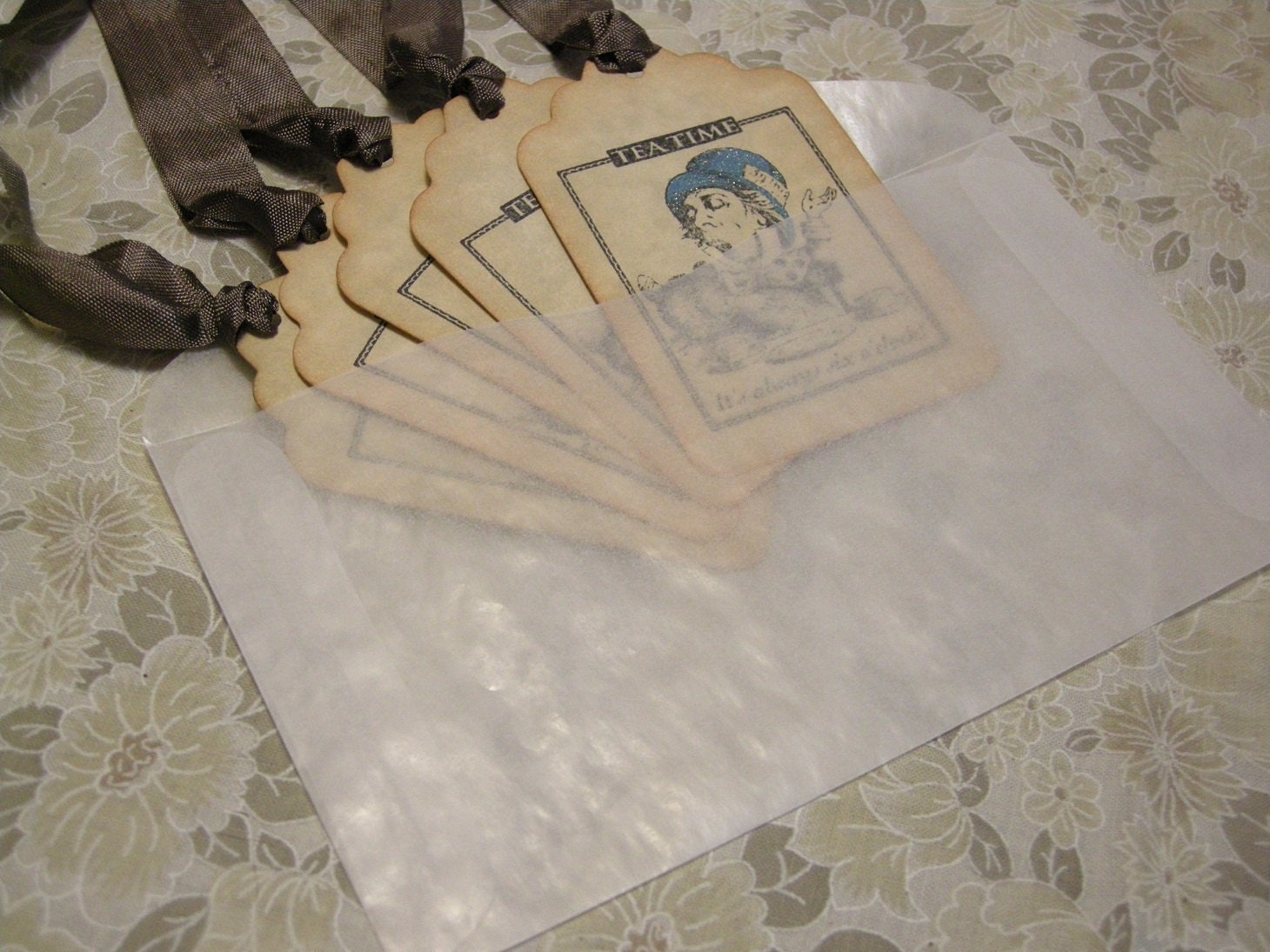 Vintage Style Mad Hatter Tea Party Gift Tags - Alice in Wonderland - shabby chic style, glitter - Set of 5