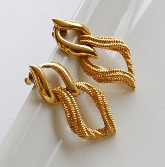 Vintage Napier Pierced Earrings Goldtone Textured Moroccan Dangles