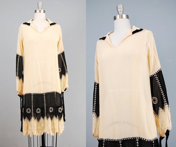 1920s dress / embroidered silk / small medium (as is)