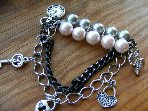 Bracelet Charming Stretch Chain and Pearls
