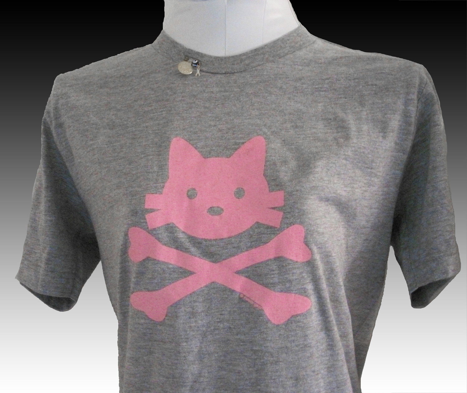 Kitty Crossbones tee
