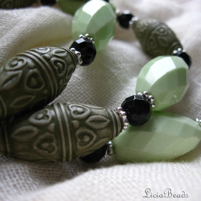 Chunky gemstone necklace with black onyx and yellow green chrysoprase