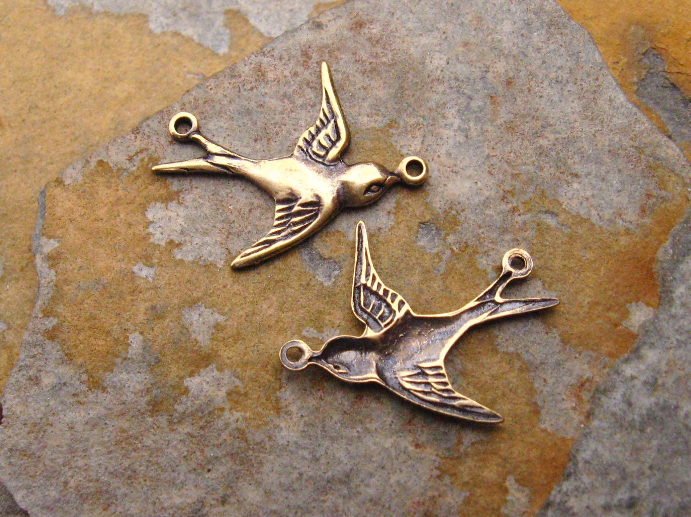2 Antique Gold Patina Small Bird Connector - East - Trinity Brass Co. LOW SHIPPING