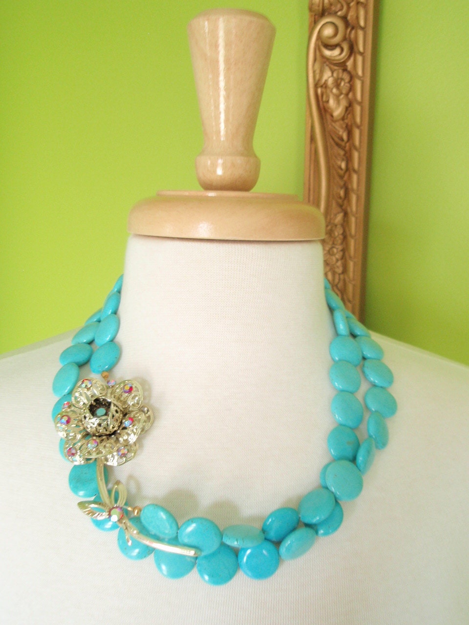 ROSE - Double Strand Turquoise Necklace with Gold Vintage Brooch