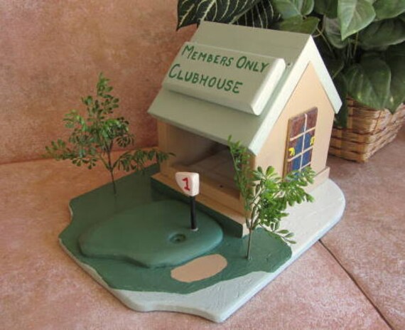 Golf Club Bird Feeder Tan Green Windows Flag Birdfeeder