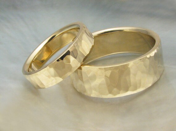 his and hers hammered gold wedding band set 8mm and 5mm wide matching 