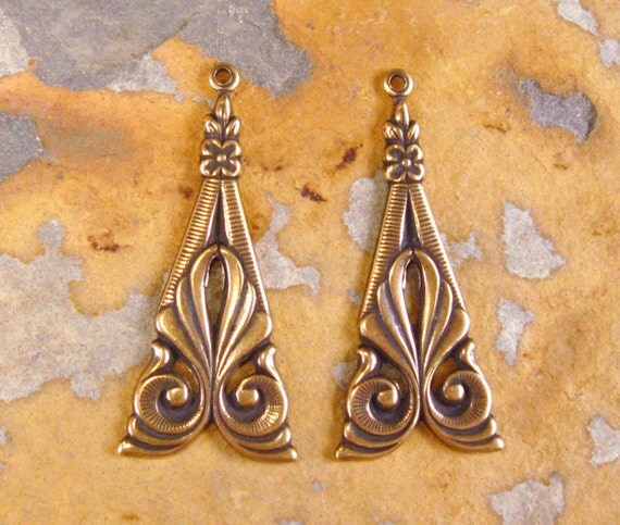 LOW SHIPPING 2 Antique Gold Tamar Deco Drop 15mm  x 34mm -  Trinity Brass
